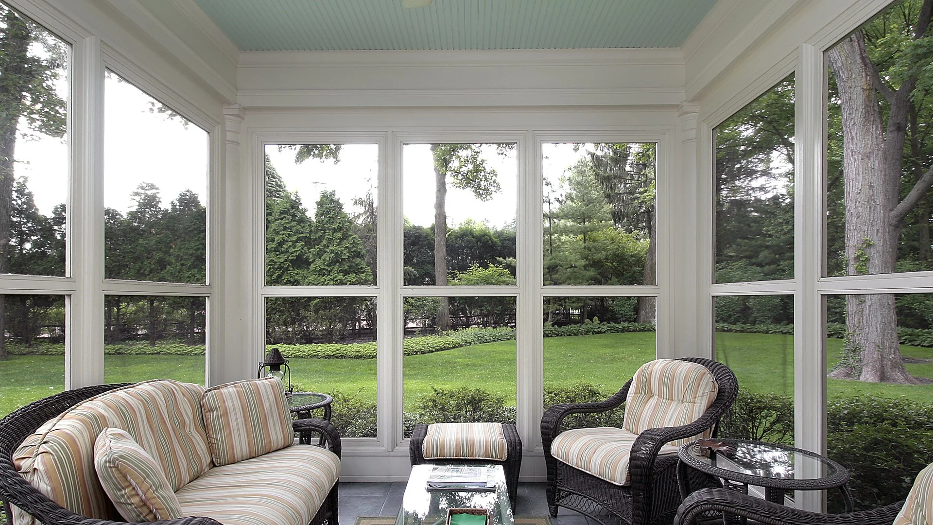 Things to Look for Before Hiring a Company to Install a Glass Room